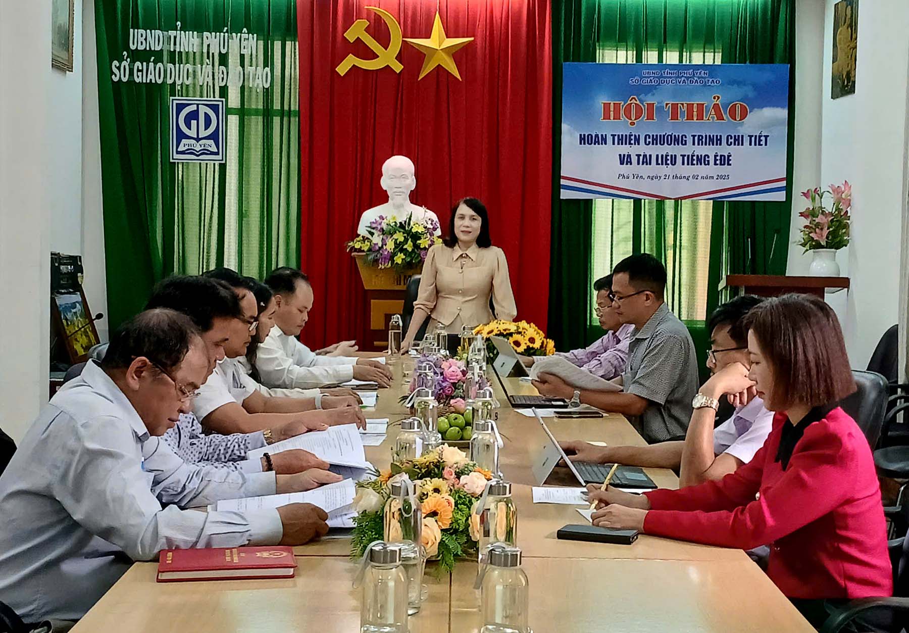 Hoàn thiện chương trình chi tiết và tài liệu tiếng Ê đê